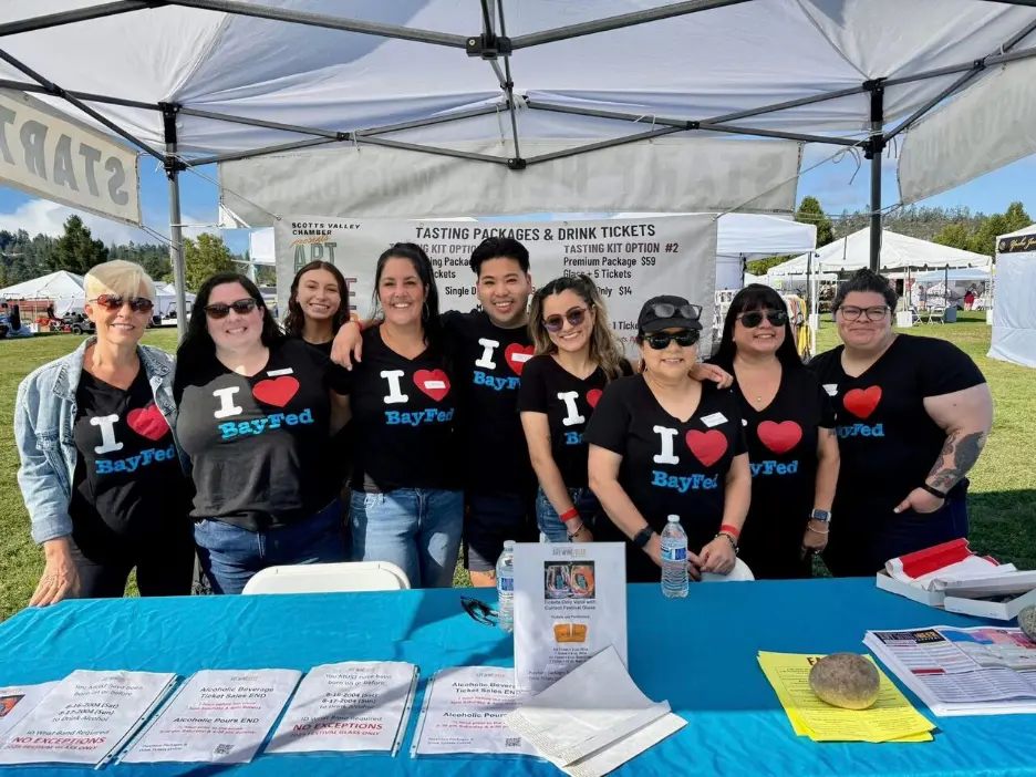 Equipo de voluntariado de Bay Federal Credit Union
